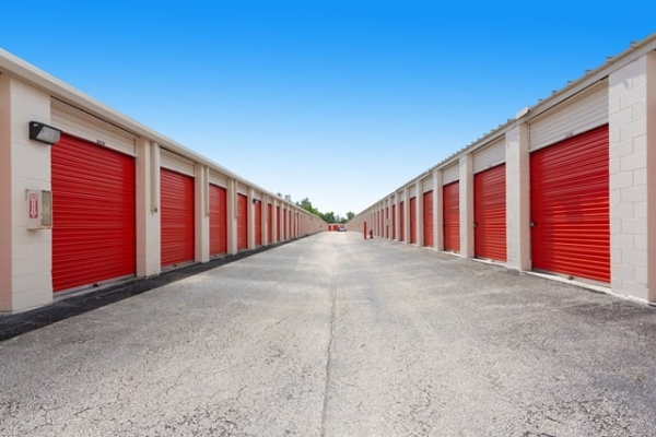 Facility photo: //images.sparefoot.com/medium/2132236878f4e635f7d.jpg