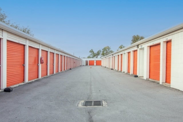Facility photo: //images.sparefoot.com/medium/213225687b9b0b7a986.jpg
