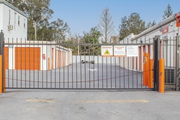 Facility photo: //images.sparefoot.com/medium/213225687b9b0d39567.jpg