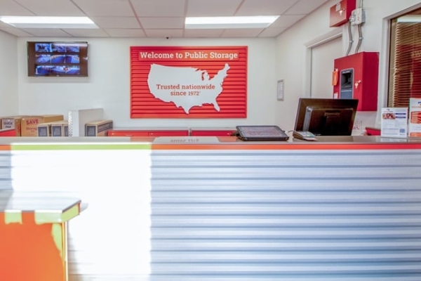 Facility photo: //images.sparefoot.com/medium/2132256978c549804a8.jpg