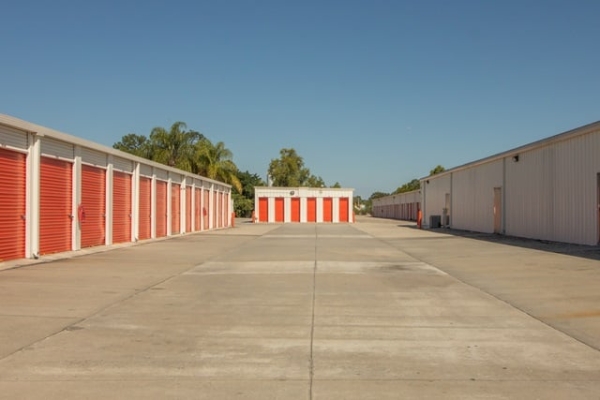 Facility photo: //images.sparefoot.com/medium/213227687ce91a05227.jpg