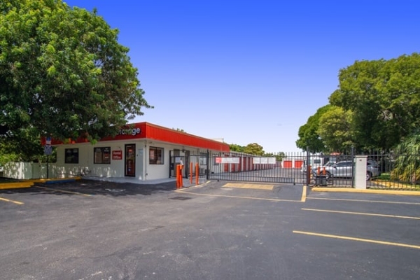 Facility photo: //images.sparefoot.com/medium/2132286878f4b1662c2.jpg