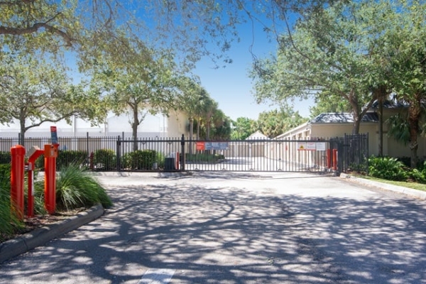 Facility photo: //images.sparefoot.com/medium/2132306a1d87471eb82.jpg