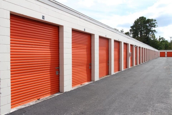 Facility photo: //images.sparefoot.com/medium/213235687e3ab7746a4.jpg