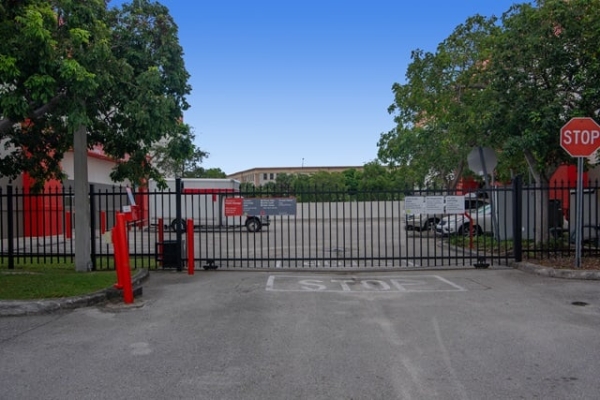 Facility photo: //images.sparefoot.com/medium/2132376895f5d162e43.jpg
