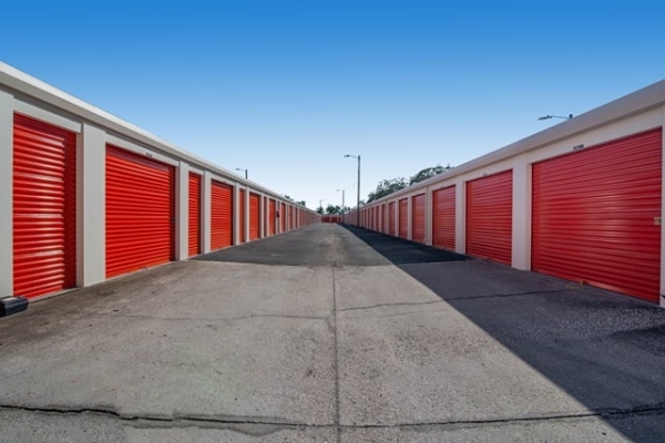 Facility photo: //images.sparefoot.com/medium/2132396878f4a6c3df2.jpg