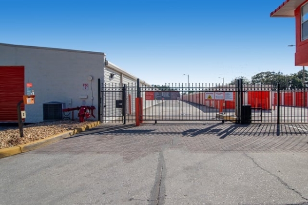 Facility photo: //images.sparefoot.com/medium/2132396911f0793b897.jpg