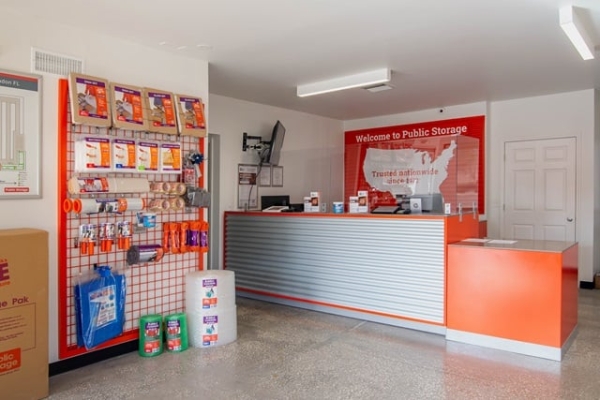 Facility photo: //images.sparefoot.com/medium/213239698748eabc1c7.jpg