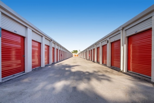 Facility photo: //images.sparefoot.com/medium/2132416884d23a58841.jpg