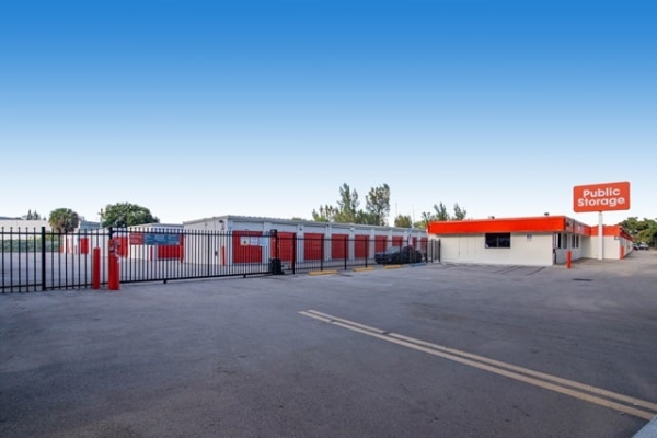 Facility photo: //images.sparefoot.com/medium/2132416977742994769.jpg