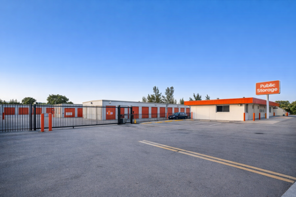 Facility photo: //images.sparefoot.com/medium/21324169f5f88ad778e.jpg