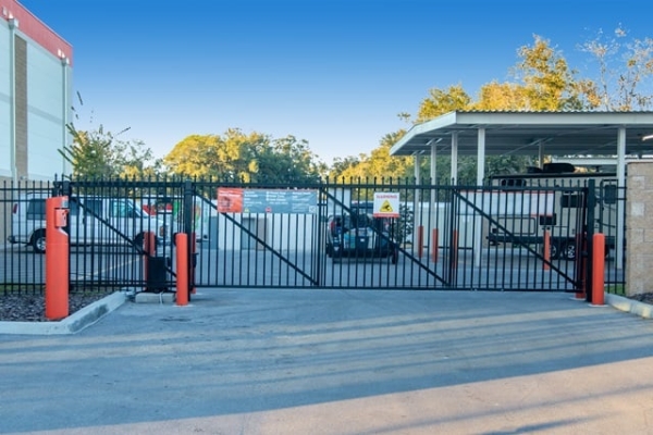 Facility photo: //images.sparefoot.com/medium/213242687a4666bb4b8.jpg