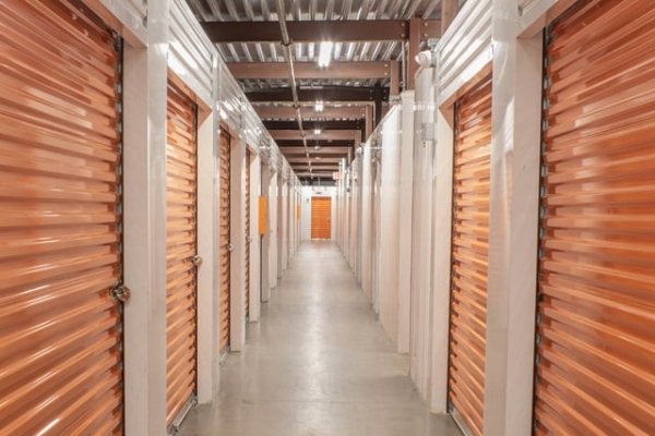 Facility photo: //images.sparefoot.com/medium/2132446936daa2d4840.jpg