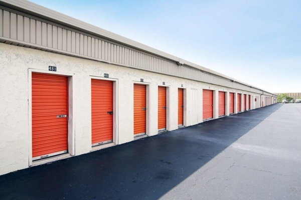 Facility photo: //images.sparefoot.com/medium/213248687ce9eff3195.jpg