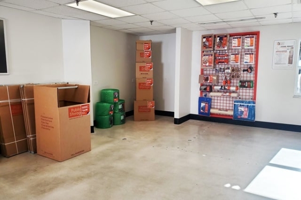 Facility photo: //images.sparefoot.com/medium/2132486938318bc2b0b.jpg