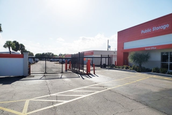 Facility photo: //images.sparefoot.com/medium/2132486a09c9587c4f2.jpg