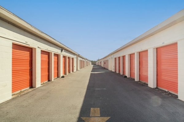 Facility photo: //images.sparefoot.com/medium/213251687ce9b02edc6.jpg