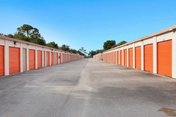 Facility photo: //images.sparefoot.com/medium/2132526884d2a6df504.jpg