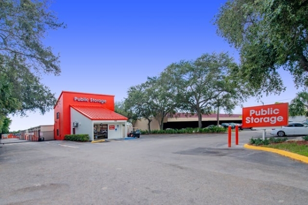 Facility photo: //images.sparefoot.com/medium/2132566884d1fcc56d5.jpg