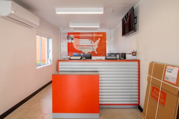 Facility photo: //images.sparefoot.com/medium/213256695fb8f2c2001.jpg