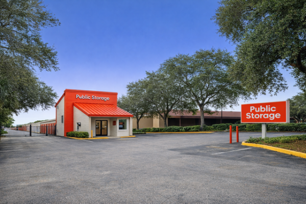 Facility photo: //images.sparefoot.com/medium/21325669f4a7f502bce.jpg
