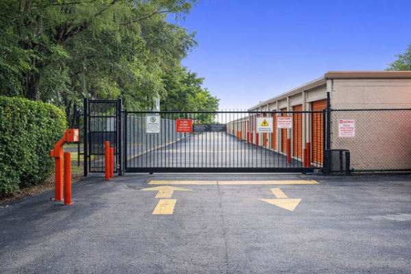 Facility photo: //images.sparefoot.com/medium/21325669f7473b53abc.jpg
