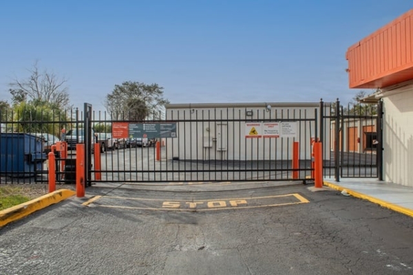 Storage Units at Public Storage - Orlando - 3900 W Colonial Drive - 3900 W Colonial Drive