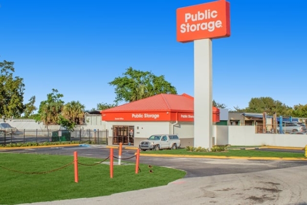 Facility photo: //images.sparefoot.com/medium/2132606884d27cbb283.jpg