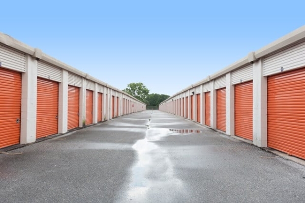 Storage Units at Public Storage - Tampa - 8230 N Dale Mabry Hwy - 8230 N Dale Mabry Hwy