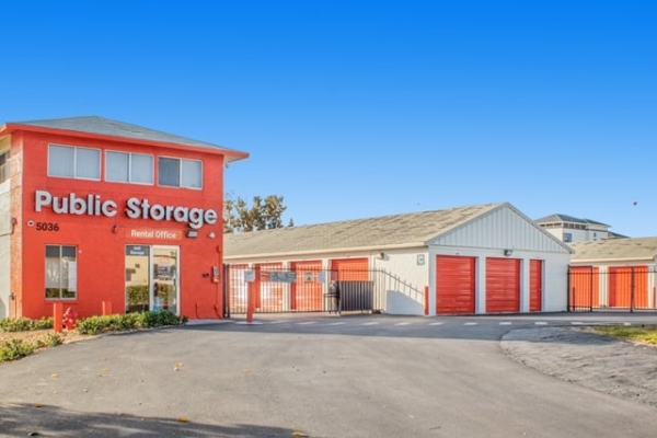 Facility photo: //images.sparefoot.com/medium/213264687a461cd1910.jpg