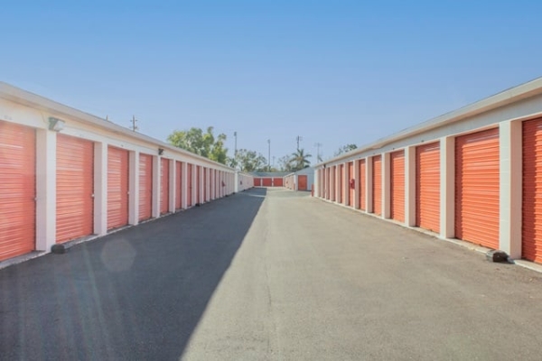 Facility photo: //images.sparefoot.com/medium/213264687a461deea5b.jpg