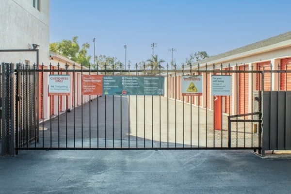 Facility photo: //images.sparefoot.com/medium/213264694409b7bd40a.jpg