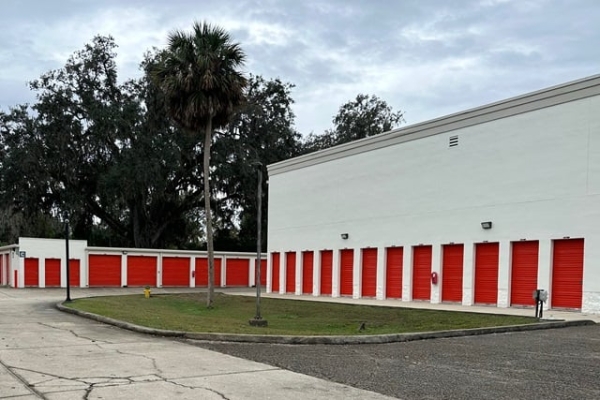 Facility photo: //images.sparefoot.com/medium/213265687ce9fb9bc78.jpg