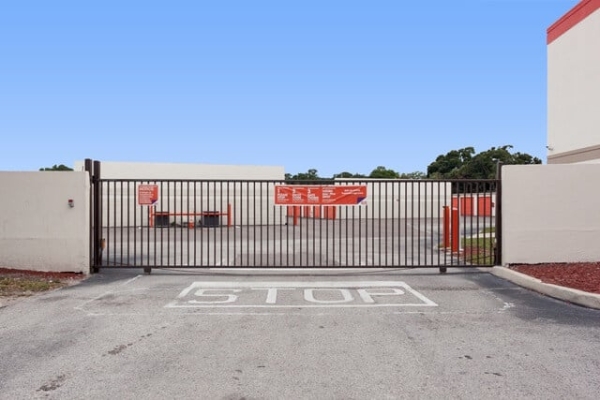 Facility photo: //images.sparefoot.com/medium/213267693831749b400.jpg