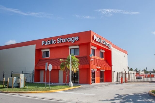 Facility photo: //images.sparefoot.com/medium/213272688380bb396a0.jpg