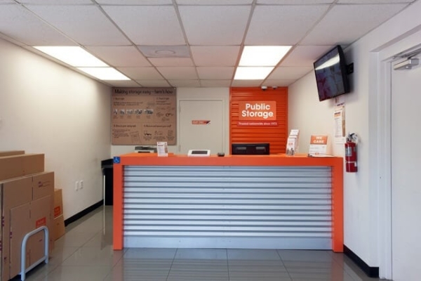 Facility photo: //images.sparefoot.com/medium/2132726936da9ae7fd5.jpg