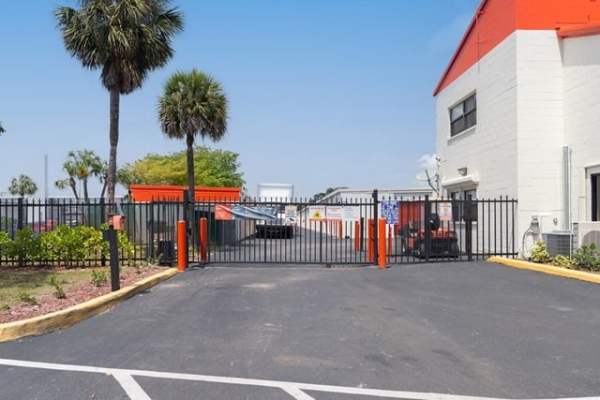 Facility photo: //images.sparefoot.com/medium/2132746884d280028c5.jpg