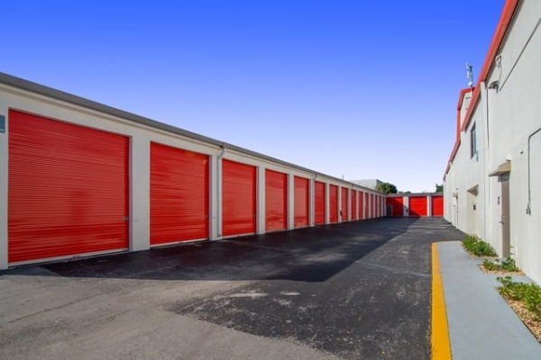Storage Units at Public Storage - Oakland Park - 1650 W Oakland Park Blvd - 1650 W Oakland Park Blvd