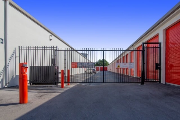 Storage Units at Public Storage - Oakland Park - 1650 W Oakland Park Blvd - 1650 W Oakland Park Blvd