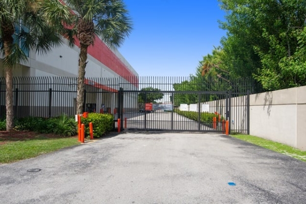 Storage Units at Public Storage - Miami - 13655 SW 42nd St - 13655 SW 42nd St