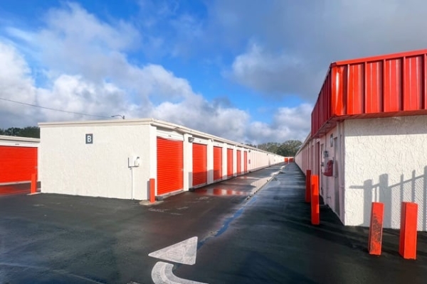 Facility photo: //images.sparefoot.com/medium/213280696e3af87ddab.jpg