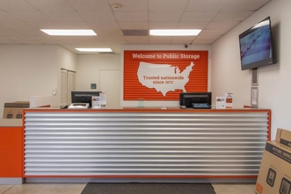 Facility photo: //images.sparefoot.com/medium/213281689f306d34e8e.jpg