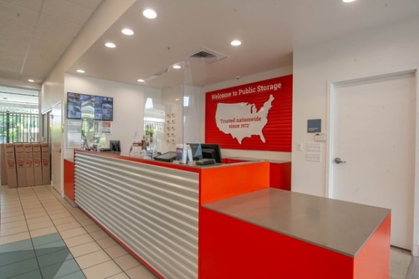 Facility photo: //images.sparefoot.com/medium/21328368a5c9636b340.jpg