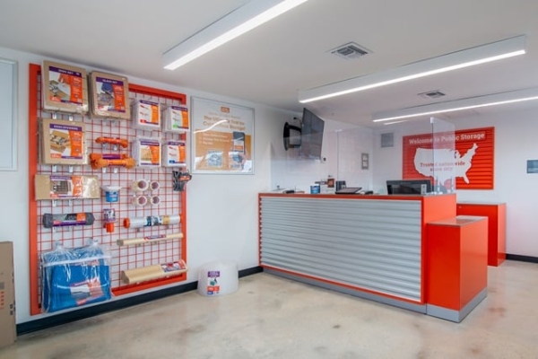 Facility photo: //images.sparefoot.com/medium/213284695d164ed64b1.jpg