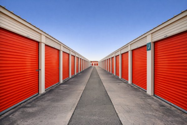 Facility photo: //images.sparefoot.com/medium/21328469e3814bda83f.jpg