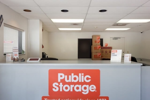 Facility photo: //images.sparefoot.com/medium/213286688380973a996.jpg