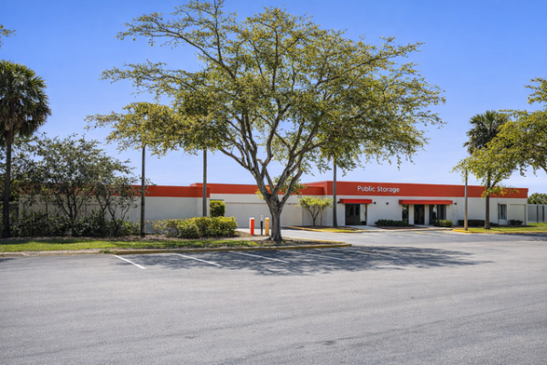 Facility photo: //images.sparefoot.com/medium/213286698c8c04a5512.jpg