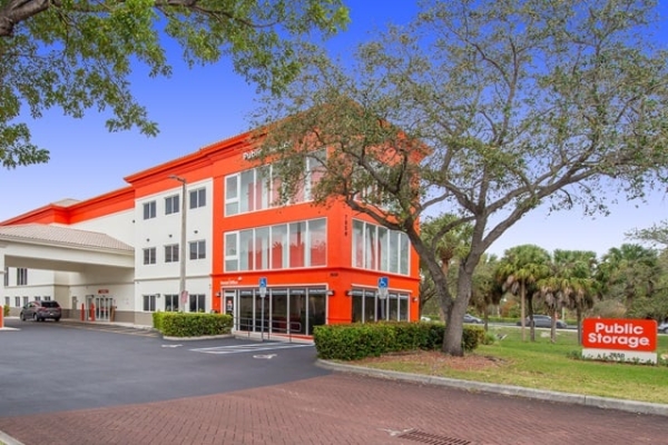 Facility photo: //images.sparefoot.com/medium/21329269610e258d90b.jpg