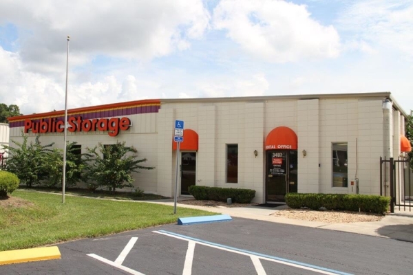 Facility photo: //images.sparefoot.com/medium/2132946877a442785aa.jpg