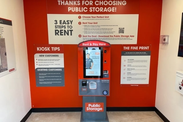 Facility photo: //images.sparefoot.com/medium/213294698b3b7d05965.jpg